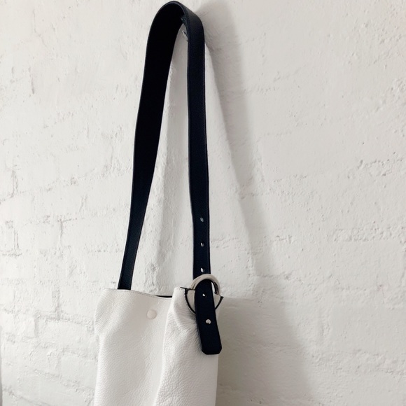 Leather bucket bag - Picture 4 of 7